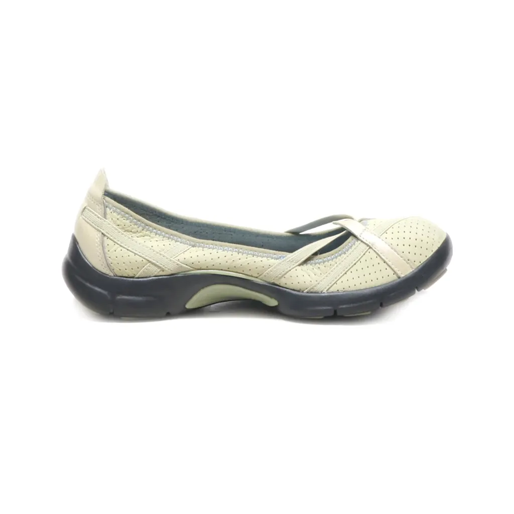 Clarks Berry Low-Top Sneakers Leather Beige Colour For Women