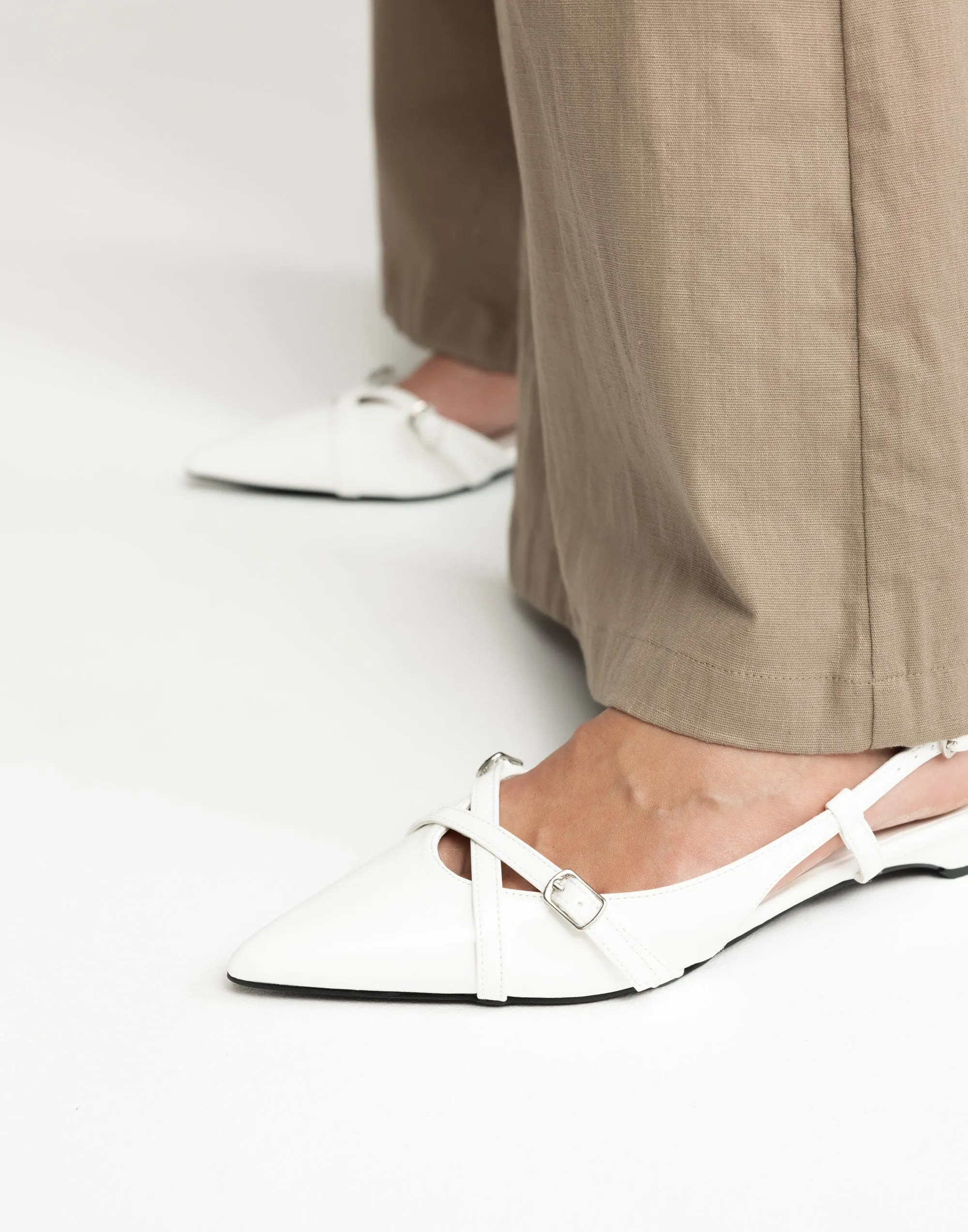 Contender Heels (White) - By Therapy
