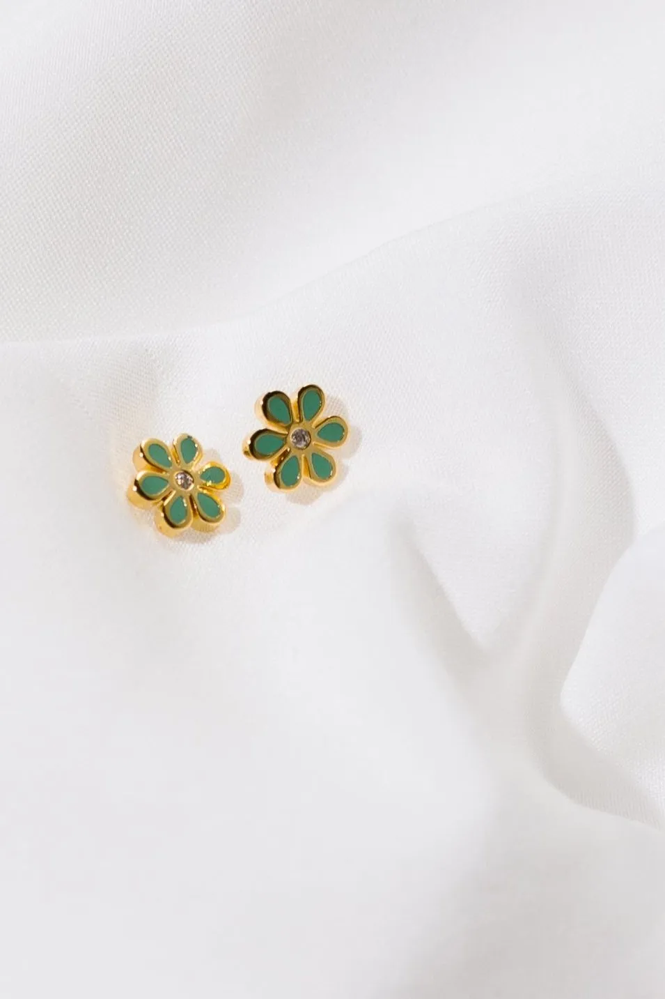 Cove Dainty Daisy Stud Earrings