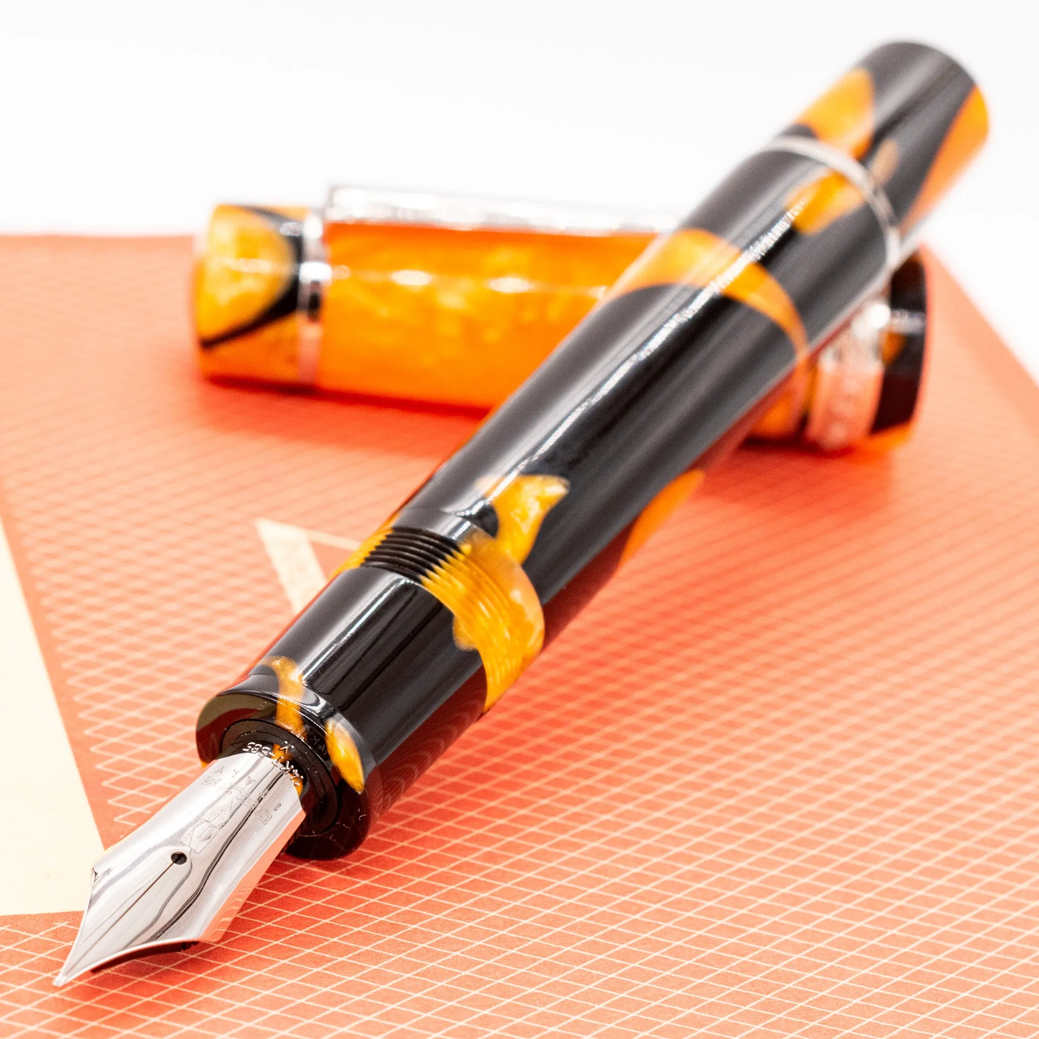 Delta DV Oversize Fountain Pen - Masterpiece