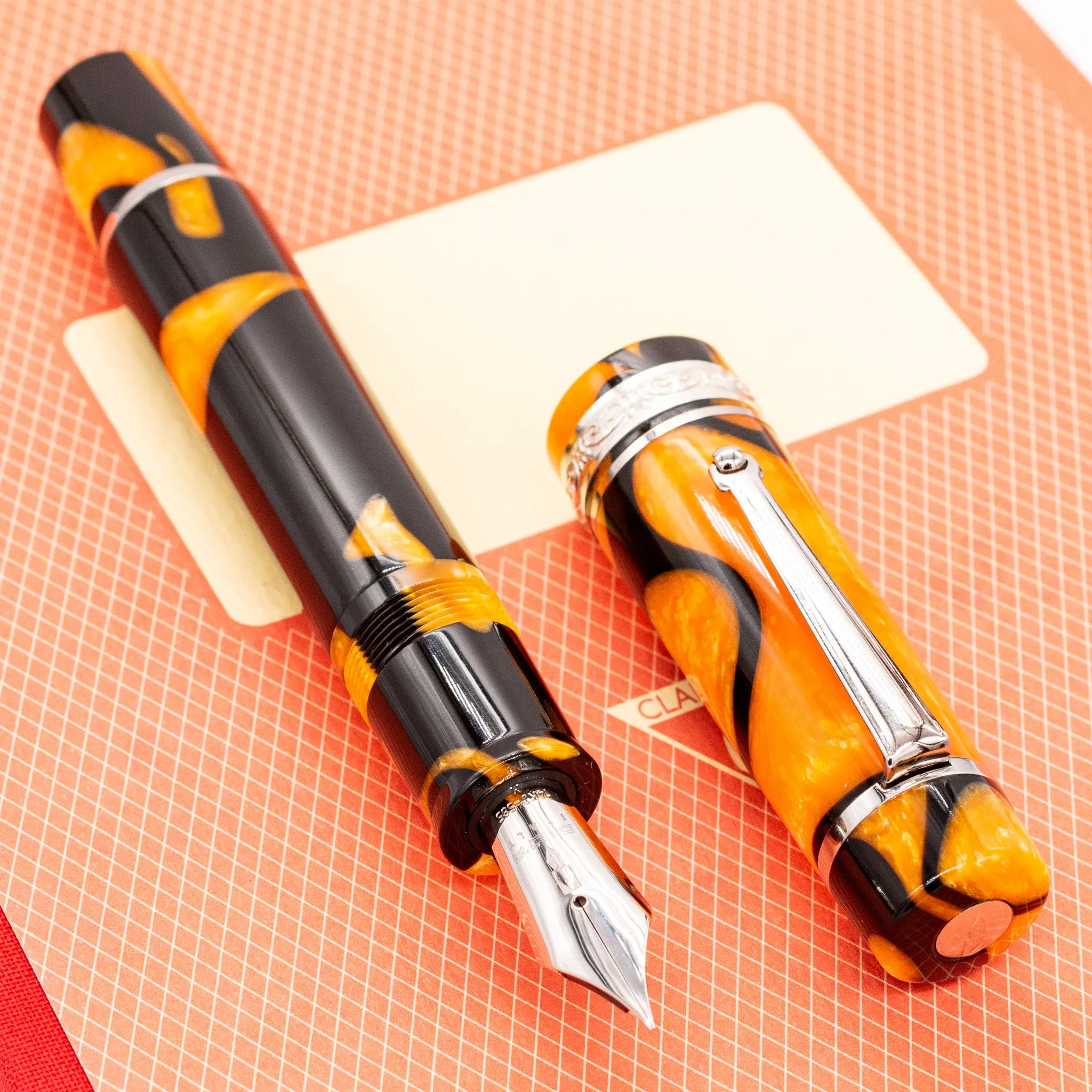 Delta DV Oversize Fountain Pen - Masterpiece