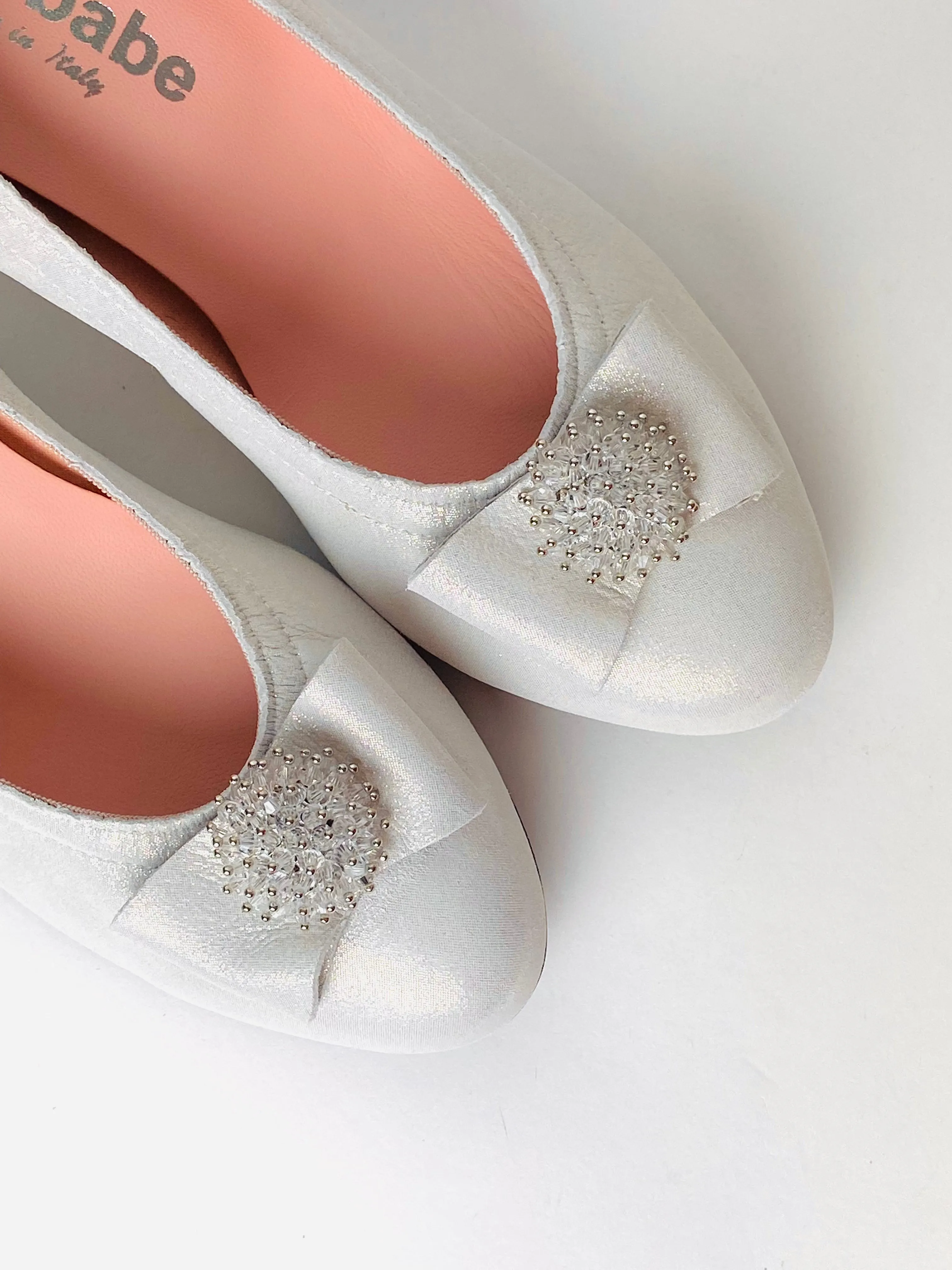 Le Babe - 3047 Silver Court Shoe with a Kitten Heel*