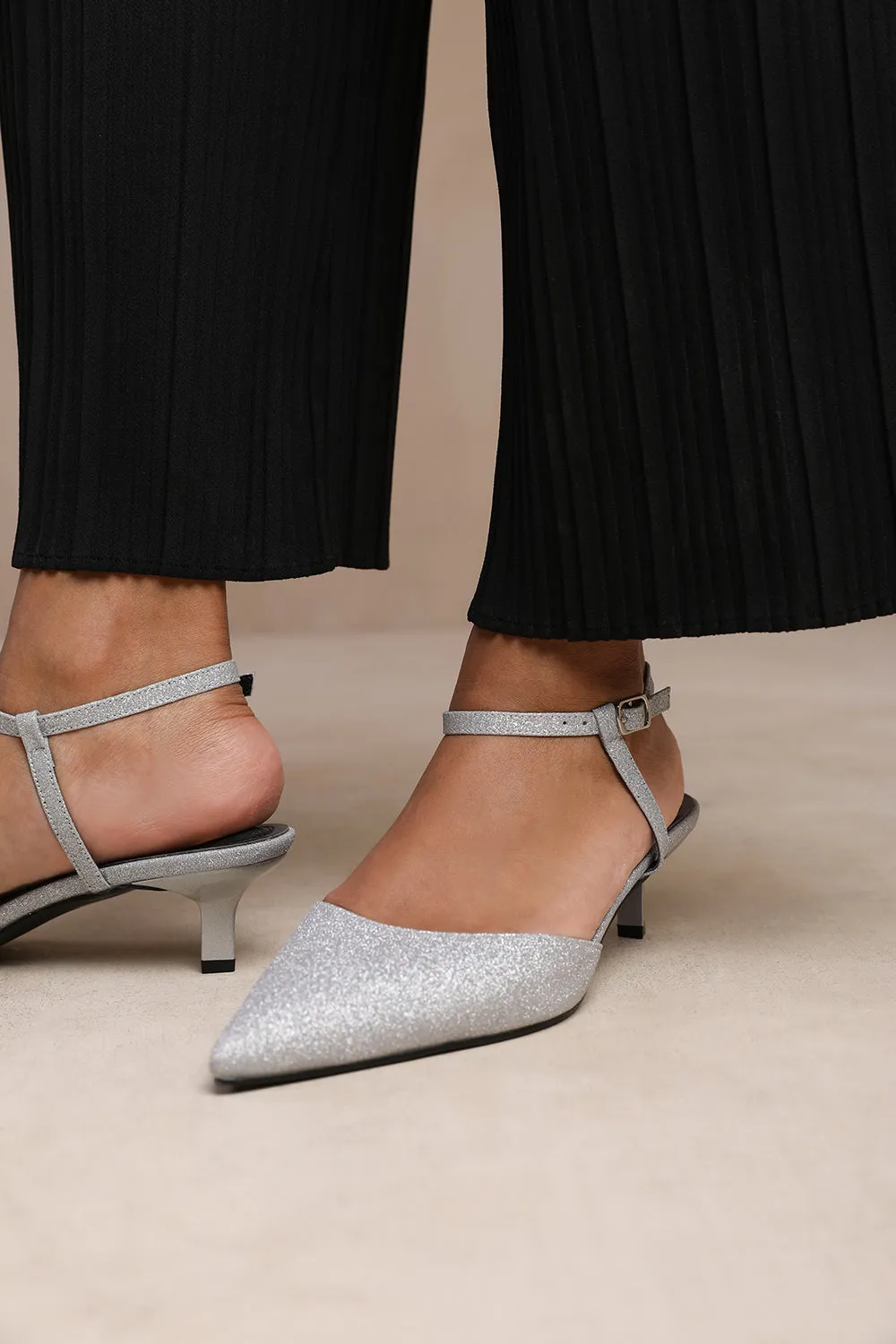 MALTA LOW KITTEN HEELS WITH POINTED TOE AND ANKLE STRAP IN SILVER FINE GLITTER