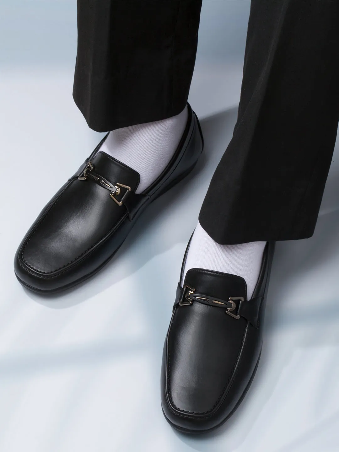 Men's Black Moc Toe Buckle Loafer (IX4117)
